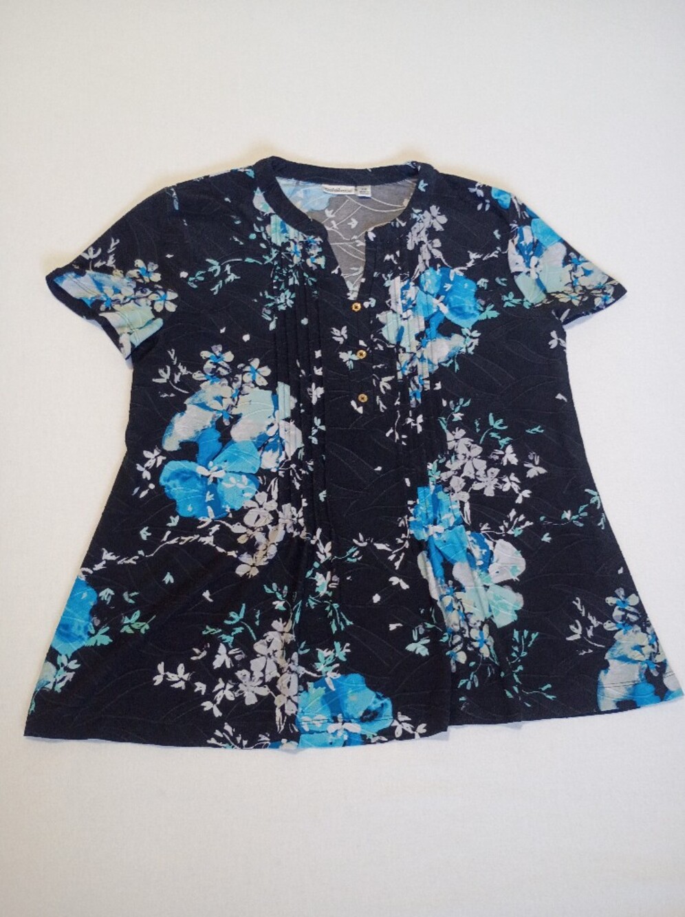 Croft & Barrow Petite Medium Top PM Blue Black Floral Pleated Pintuck Henley SS
